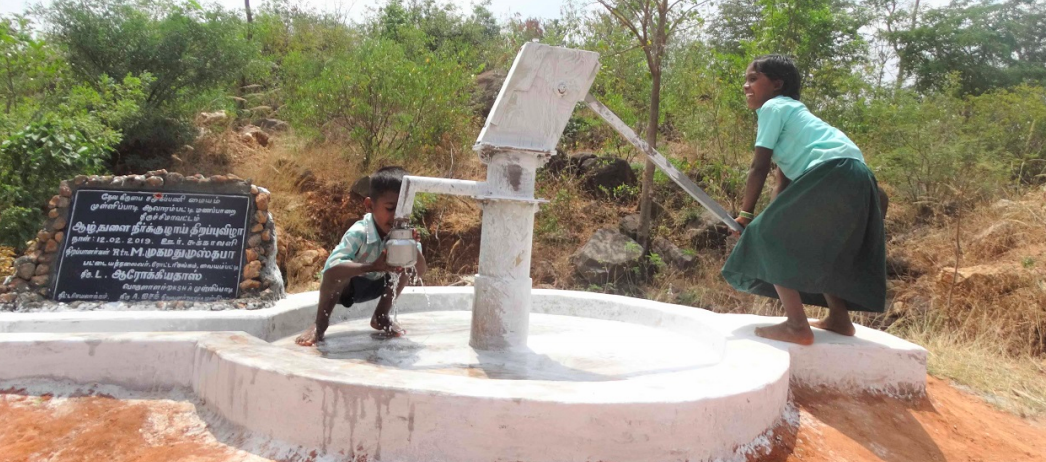 kids pumping water